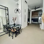 Bonito Al Lado Del Centro De Con Parking Gratis *